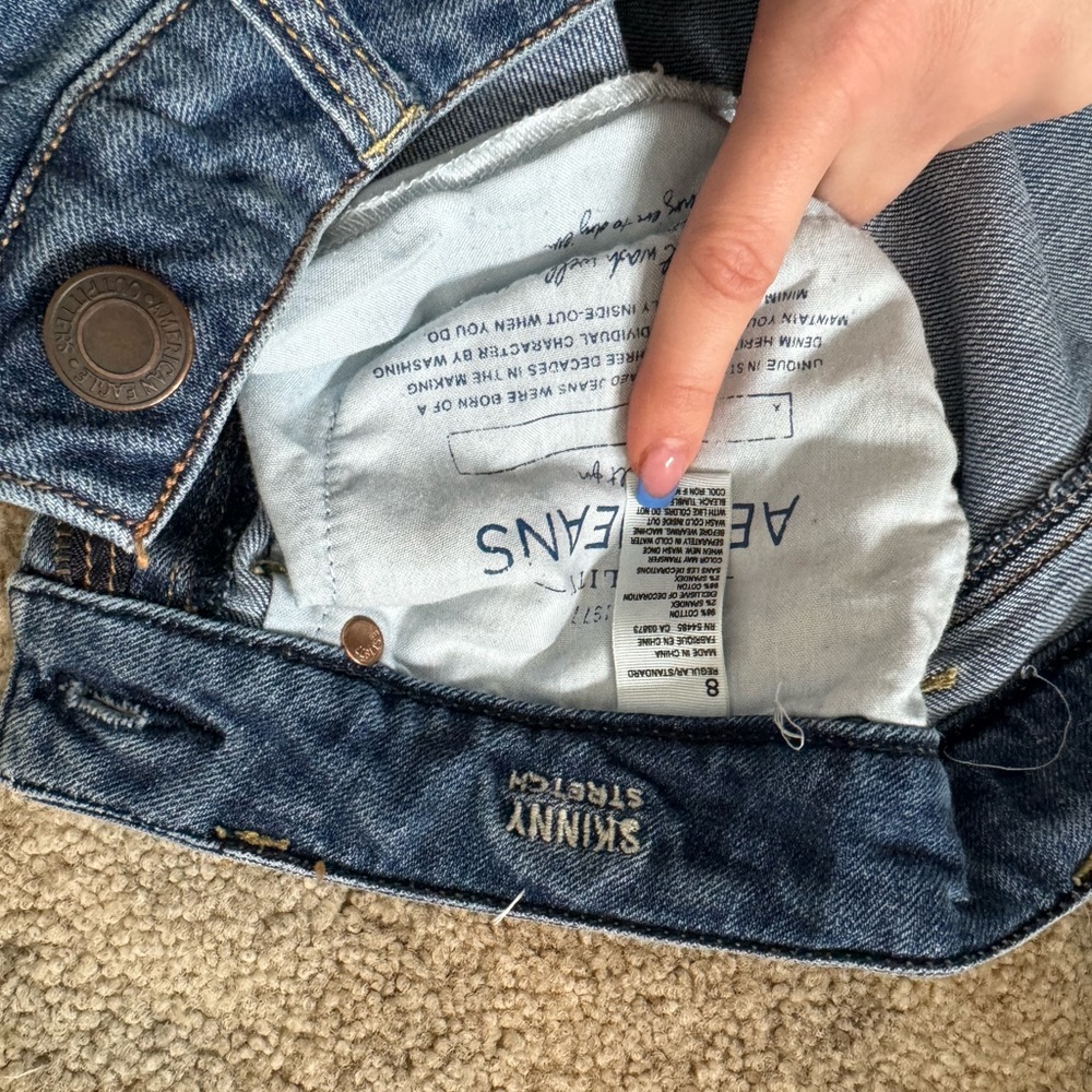 American Eagle Skinny Stretch Distressed Jeans size 8 regular waist - Picture 3 of 4